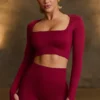 Top corto de manga larga sin costuras Super Sculpt en color burdeos