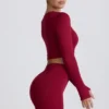 Top corto de manga larga sin costuras Super Sculpt en color burdeos