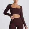 Top corto de manga larga sin costuras Super Sculpt en color chocolate