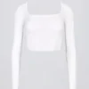 Top corto sin costuras de punto elástico suave con aberturas en blanco