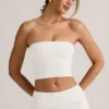Top corto sin tirantes Verna de modal en blanco
