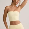 Top corto sin tirantes Verna Modal en amarillo crema