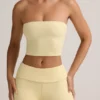 Top corto sin tirantes Verna Modal en amarillo crema