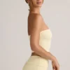 Top corto sin tirantes Verna Modal en amarillo crema