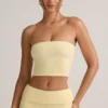 Top corto sin tirantes Verna Modal en amarillo crema