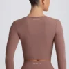 Top corto Soft Active con cuello corazón en color moca