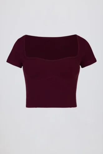 Top corto Soft Active con escote corazón en color burdeos