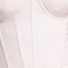Top corto tipo corsé con aros de vinilo Cassandra en blanco