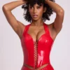Top corto tipo corsé con cuello halter y cordones de vinilo Ophelia en rojo fuego