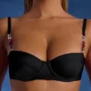 Top de bikini balconette con aros y adornos de abalorios Malindi en negro