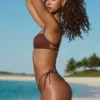 Braguitas de bikini tanga con cordón Polynesia en marrón chocolate