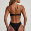 Top de bikini bandeau Praslin con adornos de abalorios en negro