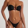 Top de bikini bandeau Praslin con adornos de abalorios en negro