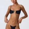 Top de bikini con aberturas y adornos de cadena Sanibel en negro