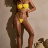 Top de bikini con aros y tirantes múltiples Positano en amarillo dorado