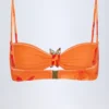 Top de bikini con cuello halter y detalles metálicos Baracoa con estampado de orquídeas naranjas