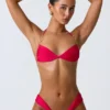 Top de bikini con cuello halter y fruncidos decorados Clearwater en rosa frambuesa