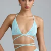 Top de bikini con tirantes cruzados y adornos Liberty en azul hielo