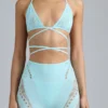 Top de bikini con tirantes cruzados y adornos Liberty en azul hielo
