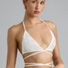 Top de bikini con tirantes cruzados y adornos Liberty en color marfil