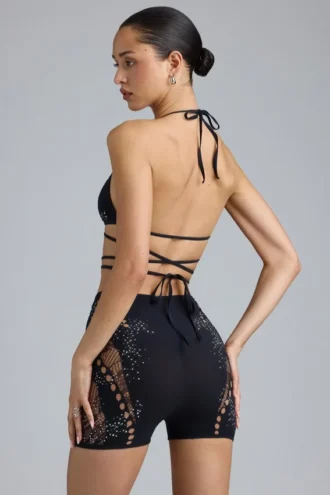 Top de bikini con tirantes cruzados y adornos Liberty en negro