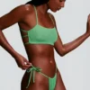 Top de bikini con tirantes y escote redondo de seersucker en verde espuma de mar