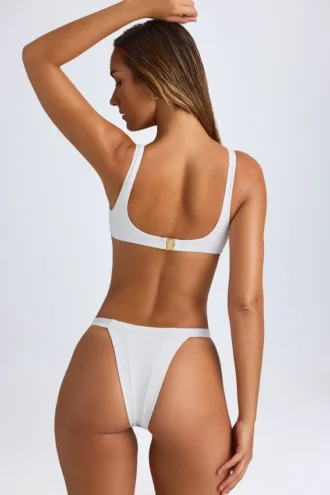 Top de bikini Malibu con cuello redondo en blanco