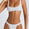 Top de bikini Malibu con cuello redondo en blanco