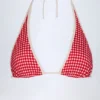 Top de bikini Morella con cuello halter en cuadros rojos