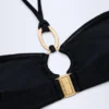 Top de bikini Savai con detalle de herrajes y fruncido en el cuello halter, en negro