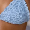 Top de bikini triangular con cuello halter de Crinkle Swim en azul cielo