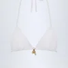Top de bikini triangular con detalle de charm Comoros en blanco