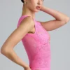 Top de cuello alto con cordones y adornos Gracie en rosa chicle