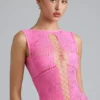 Top de cuello alto con cordones y adornos Gracie en rosa chicle