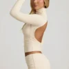 Top de cuello alto con espalda descubierta y fruncidos Auri Modal en color marfil