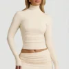 Top de cuello alto con espalda descubierta y fruncidos Auri Modal en color marfil