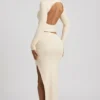 Top de cuello alto con espalda descubierta y fruncidos Auri Modal en color marfil