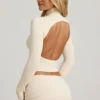 Top de cuello alto con espalda descubierta y fruncidos Auri Modal en color marfil