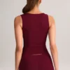 Top de cuello cuadrado Vivee Modal en color vino