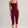 Top de cuello cuadrado Vivee Modal en color vino