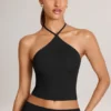 Top de cuello halter Aviora Modal en negro