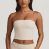 Top de encaje sin tirantes con fruncidos Tamia en color marfil