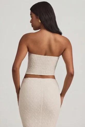 Top de encaje sin tirantes con fruncidos Tamia en color marfil