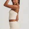 Top de encaje sin tirantes con fruncidos Tamia en color marfil