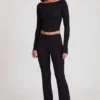 Top de manga larga con cuello barco Charliane en Modal, color negro
