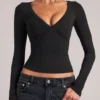 Top de manga larga con cuello en V Zyra  en negro