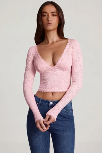 Top de manga larga con escote pronunciado de encaje transparente Lioren en rosa