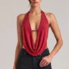 Top drapeado con cuello vuelto Zenna en rojo cereza