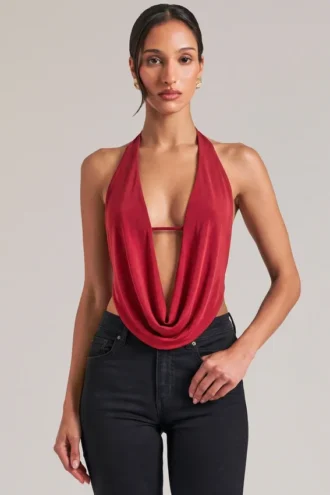 Top drapeado con cuello vuelto Zenna en rojo cereza