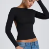 Top Elli de modal con cuello alto, manga larga y espalda abierta en negro